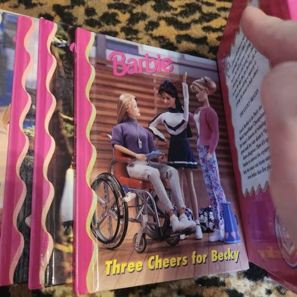 30 Vintage Barbie Books - Picture 6 of 10